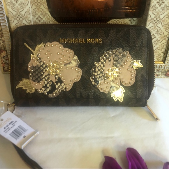 ❌SOLD❌Michael Kors Jet Set Flower Wallet NWT - Picture 5 of 8